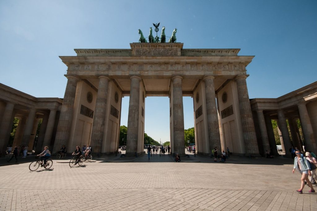 国境線であったベルリンの壁の東側に位置していた今日のブランデンブルク門