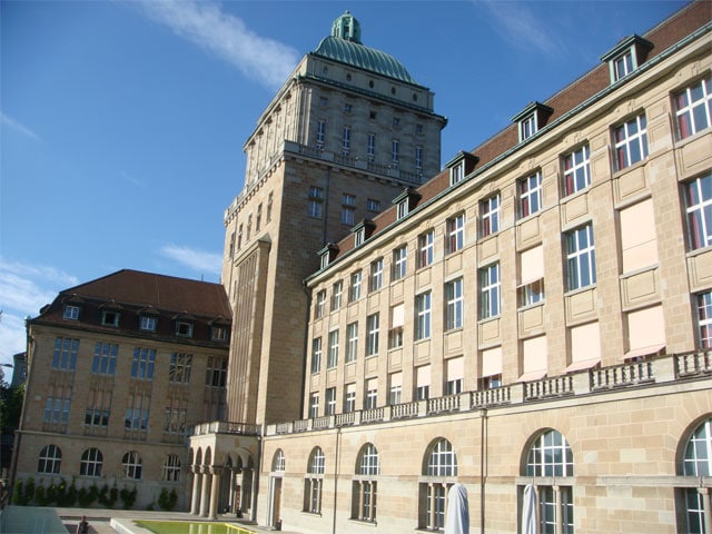 チューリッヒ大学本館