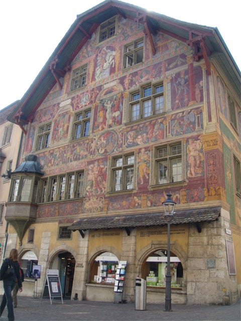 シャフハウゼンを代表する出窓付きの建造物ハウス・ツム・リッター（Haus zum Ritter）