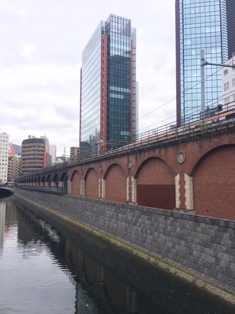 Das Viadukt heute: Roter Backstein wurde nach Ende der Edo-Zeit auch in Japan hergestellt.